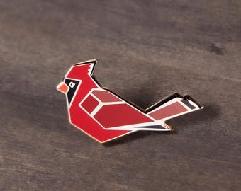 Pin esmaltado de cardenal macho • Accesorio de joyería para solapa con forma de ave