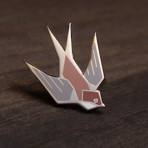 Spilla smaltata a forma di rondine • Accessorio da bavero a forma di uccello