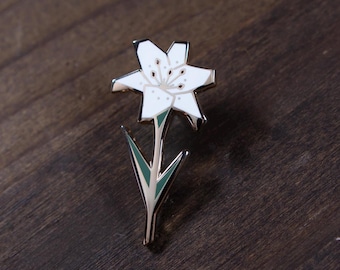 Flower Lily Hard Enamel Pin • cute pins, lily pin, wildflowers, pure white flower, wildflower gifts, gifts under 15, holiday gift ideas