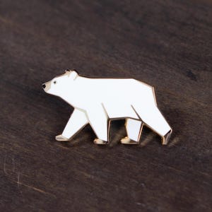 Pin esmaltado de oso polar • Oso blanco en la naturaleza, accesorio de joyería para solapa