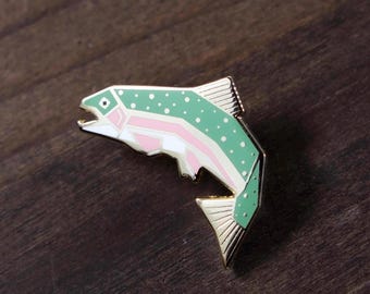 Regenbogen Forelle Emaille Pin • Fliegenfischen Forelle, Revers Accessoire Schmuck