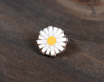 Flower Daisy Enamel Pin • hard enamel, enamel pins, pins, flower pin, nature pin, cute pins, daisy pin, geometric pin
