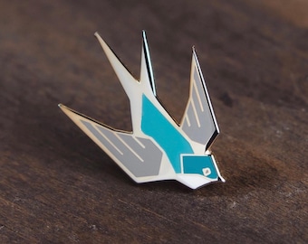 Pin esmaltado de golondrina arborícola • Ave acuática cantora, accesorio de joyería para solapa