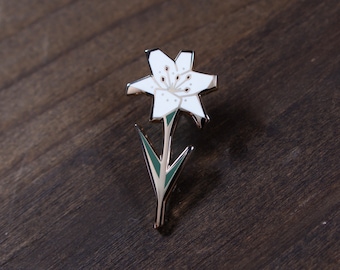 Flower Lily Hard Enamel Pin • cute pins, lily pin, wildflowers, pure white flower, wildflower gifts, gifts under 15, holiday gift ideas
