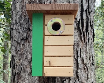 Cabane à oiseaux artistique moderne, rustique faite main, nichoir contemporain en bois, nichoir fonctionnel en cèdre, grenier à oiseaux urbain