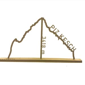 May include: A wooden silhouette of a mountain with the name "Piz Kesch" and the height "3418 m" inscribed on it.