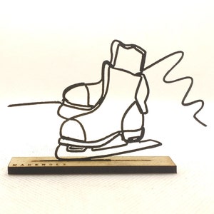 Schlittschuhe! Ab aufs Eis mit Dir.... :)
