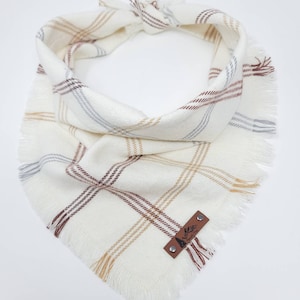 Bandana para perro "Jodee" a cuadros color crema y marrón con bordes deshilachados, de franela de algodón, para el cuello de mascotas, ropa para gatos.