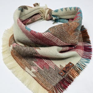 Pet Bandana "Eltopia" LIMITED EDITION Crème, bruin en rood Azteeks ontwerp Gerafelde randen Acryl Kat Hondenkleding BoHo-stijl