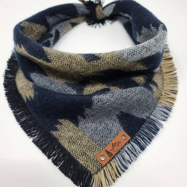 Hunde Bandana ""Omak"" LIMITED EDITION Grau, Hellbraun und Schwarz Azteken Design Fransenkanten Acryl Halstuch für Hunde Hundekleidung BoHo style