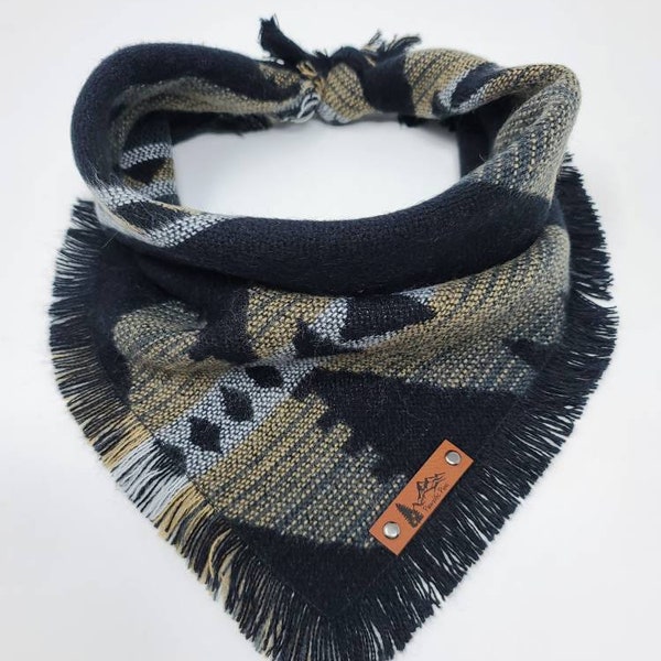 Bandana para perros "Yreka" EDICIÓN LIMITADA Diseño azteca en negro y tostado Bordes deshilachados Cuello acrílico para perro Ropa para perros estilo boho