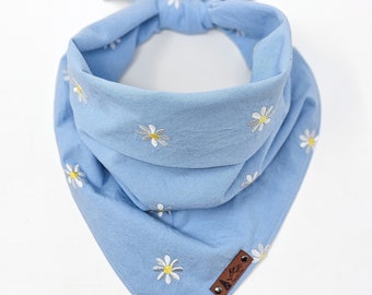 Haustier-Bandana „Daisy Meadow“ BLAU Gänseblümchen bestickt Baumwolle SPRING Hundehalstuch BoHo-Stil Katze