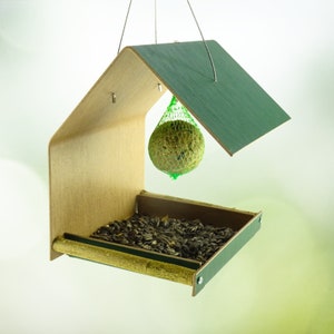 Design-Vogelfutterhaus &quot;gable roof&quot; (Grün lasiert) aus Resysta®