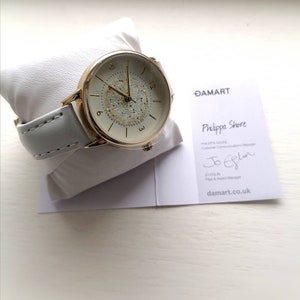 Damenuhr - weißes Armband, Kristall-Design-Gesicht, Goldeinstellung und Detail