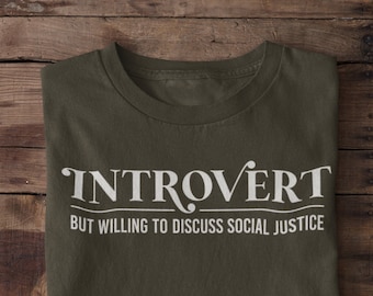 Introvert men villig att diskutera social rättvisa T-shirt - Liberal vänsterdemokrat T-shirt - Rasjämlikhet - Kvinnors rättigheter