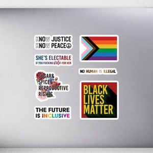 Ensemble d’autocollants de justice sociale - Drapeau de la fierté du progrès, Droits reproductifs, Black Lives Matter, Know Justice Know Peace, No Human is Illegal