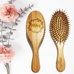 Personalized and Custom Engraved Wooden Hairbrush, Gift for Mom, Personalized Women&#39;s Gift, Birthday Gift, Christmas Gifts - Floral Design