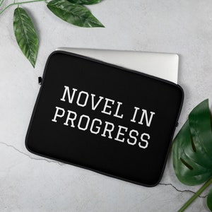 Novela en proceso / Funda para portátil en blanco y negro de 13&quot; y 15&quot;