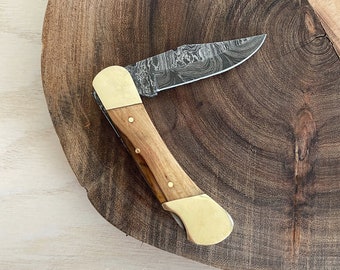 Olive Wood Damascus Pocket Knife - Damascus Folding Pocket Knife for Men and Women - Hand Forged Knife, Pocket Knife Handmade - Gift for Him