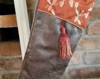 Medias navideñas de terciopelo victoriano hechas a mano con encaje antiguo