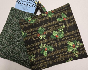 Agarraderas navideñas acolchadas: Partitura musical y acebo - Ropa de cama navideña hecha a mano