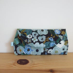 Etui à Lunettes en Tissu Molletonné Fleuri