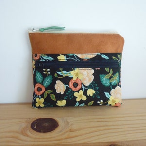Porte Monnaie Double Zip en Suédine et Tissu Fleuri