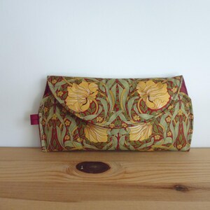 Brillenetui aus William Morris Fleece-Stoff