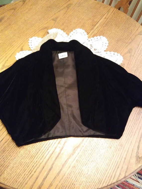 Beautiful 1950s Velvet Bolero/Jacket/ FREE SHIPPIN