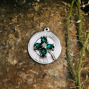 Ciondolo portafortuna a forma di trifoglio con pietra preziosa verde in argento Sterling 925 TC, 3,58 g