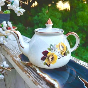 Vintage Gibsons Staffordshire Inglaterra Bule de Chá Amarelo e Branco Flor Bule de Chá