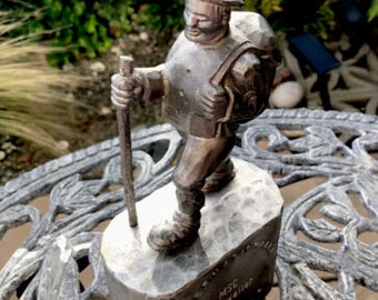 Internationaler Wandertag Iron Metal Mountain Man Engraved Msc Dunzweiler Statue