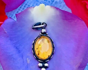 Beautiful 925 Stering Silver + Genuine Amber Pendant