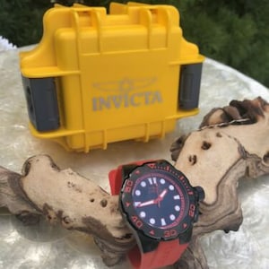 Invicta Men&#39;s Watch Pro Diver 200M Quartz Red & Black Ion Plated Model 16139