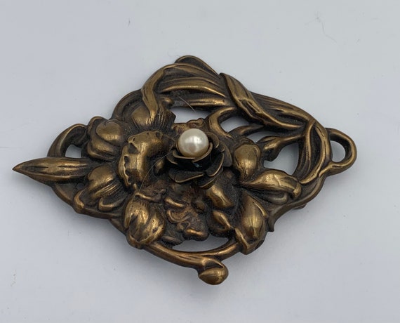 Vintage Art Nouveau Flower Brooch - image 3