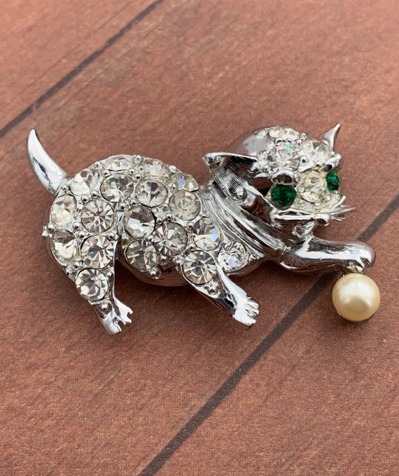 Vintage brooch 1980/'s kittens basket rhinestones style 50 Vintage 1980/'s does 50/'s kitten rhine basketball brooch