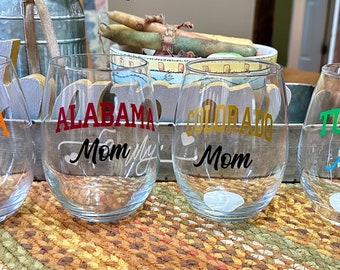 COLLEGE MOM WINE Glass, wine glass, personalized, your name, wine, custom gift, glass, wine glass personalized, Mother’s Day, stemless wine