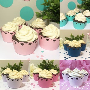 24 emballages de cupcakes Heart pack en rose, sarcelle, bleu marine, blanc, rose foncé, violet clair ou papier bleu clair pour les parties.