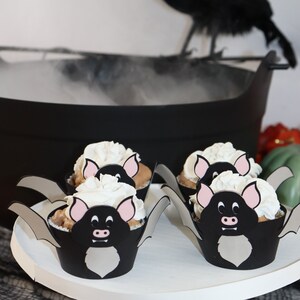 Emballages de cupcakes de chauve-souris, papier cartonné noir. Pour Halloween, Baby shower ou anniversaire des enfants.