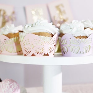 Emballage de cupcake papillon. Pour la douche de bébé douche douche de mariée ou anniversaire des enfants.