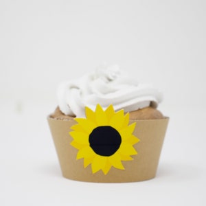 Emballage de cupcake de tournesol. Pour la baby shower, la douche nuptiale ou l’anniversaire des enfants.