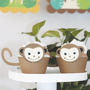 Emballages de cupcakes de singe, papier cartonné brun. Pour la baby shower ou l’anniversaire des enfants.