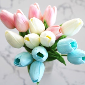 15 Stück Pastell Blau Gelb Rosa Real Touch Latex Tulpe Bündel Künstliche Blumen Haus Hochzeit Baby Braut Dekore DIY Fertigkeit gemischt Herzstück