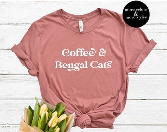 Camiseta con café y gatos de Bengala / Camiseta gráfica / Camiseta de Bengala / Sudadera para amantes de los gatos de Bengala / Regalo para dueños de gatos de Bengala / Sudadera con capucha de Bengala