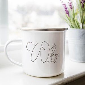 Taza personalizada para damas de honor con temática de camping: recuerdo de boda personalizado, taza de esmalte de 355 ml. imagen 7
