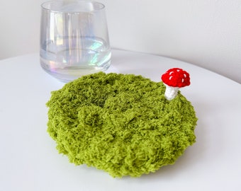 Cottagecore Coaster, Moss Mushroom Crochet Coaster, Plat de bibelot d’herbe crocheté à la main, Décor inspiré de la nature, Cadeau maison