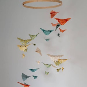 015b-Mobile bébé origami double hélice de petits et grands papillons image 5
