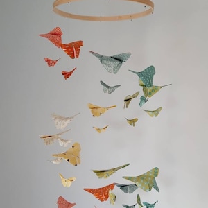 015b-Mobile bébé origami double hélice de petits et grands papillons image 4