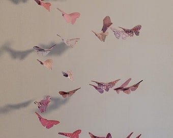 023b-Mobile bébé origami arc en ciel de 32 papillons - tons rose