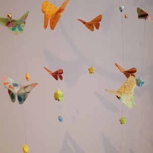 009-Mobile bébé origami Nuée de papillons et étoiles image 7